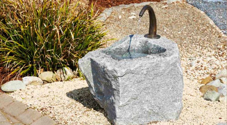Wasserbecken Granit Trog groß mit Wasserauslauf